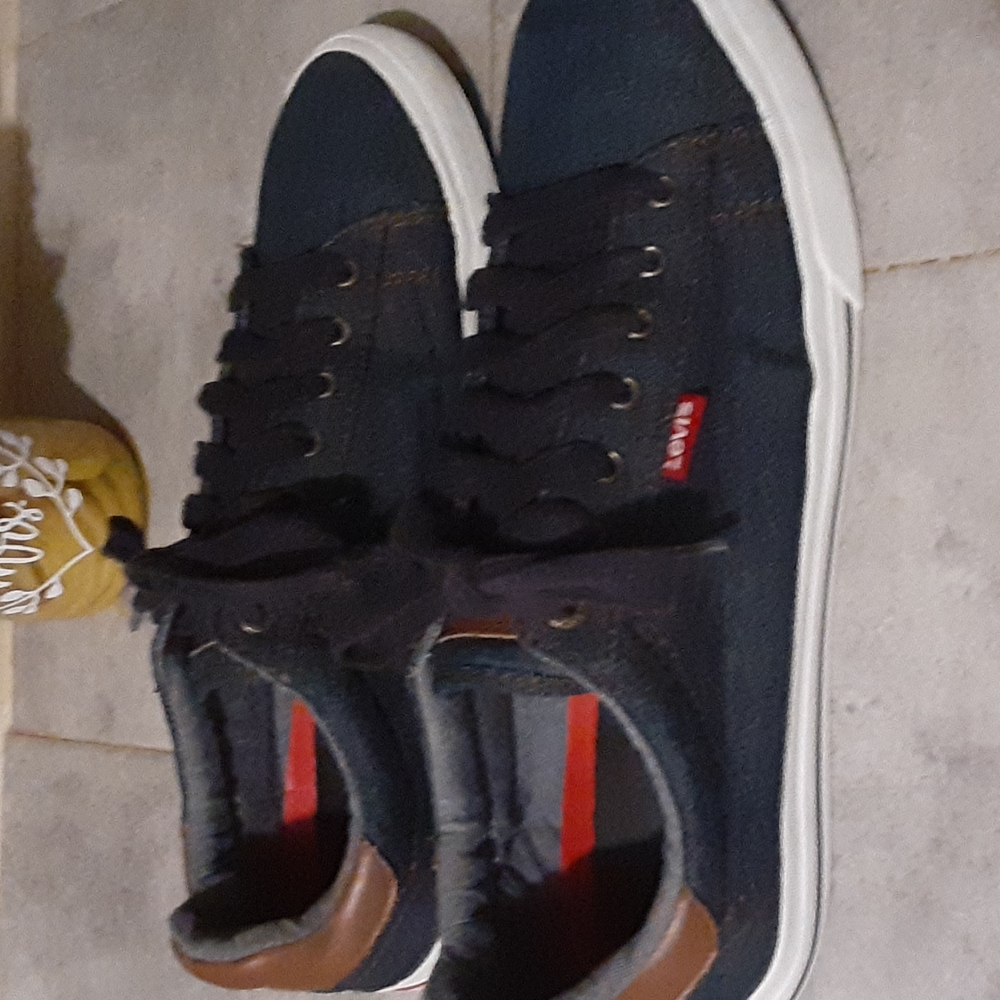 Levi's  sohes size  10.5 - Picture 2 of 5